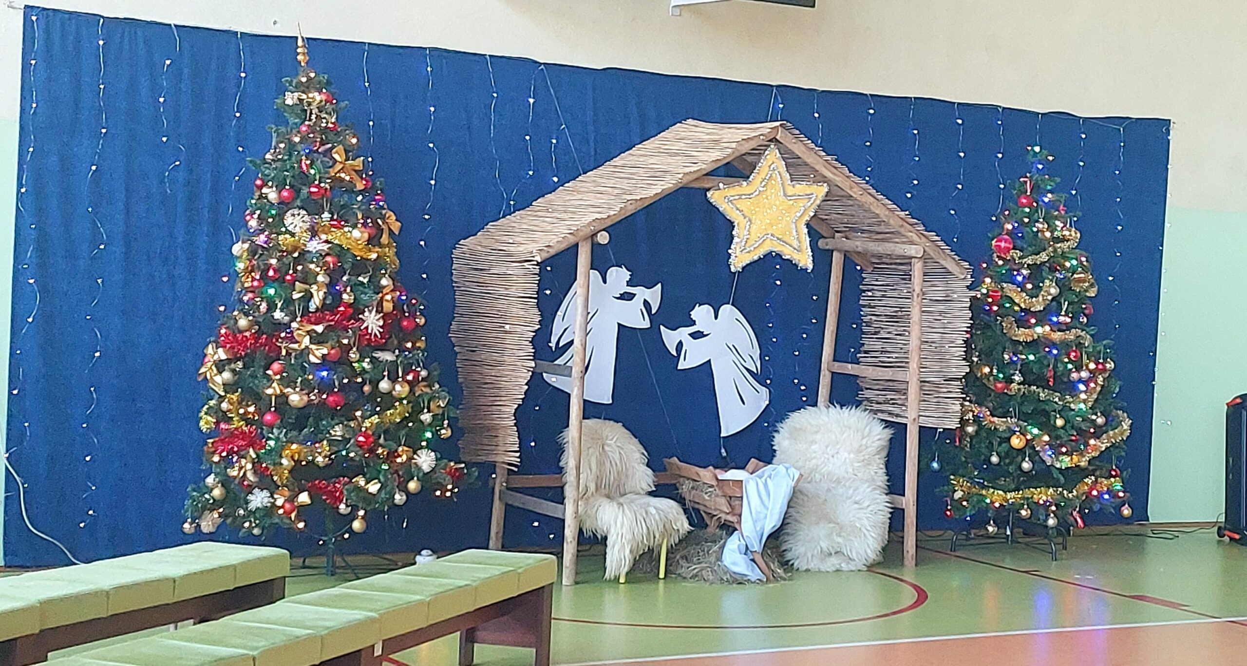 PRZEDSTAWIENIE BOŻONARODZENIOWE W SP W ŁYSZKOWICACH