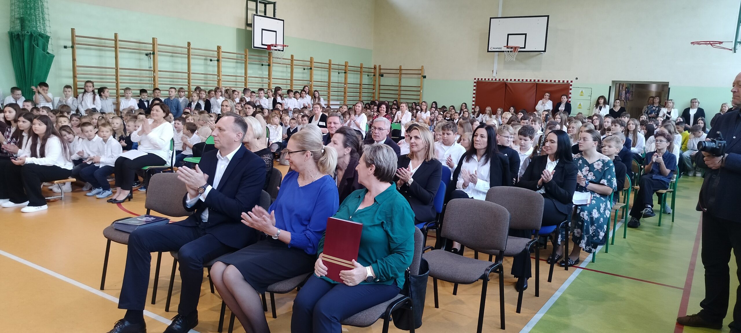 🎓 Uroczyste obchody Dnia Edukacji Narodowej w Szkole Podstawowej im. Józefa Chełmońskiego w Łyszkowicach 🌷